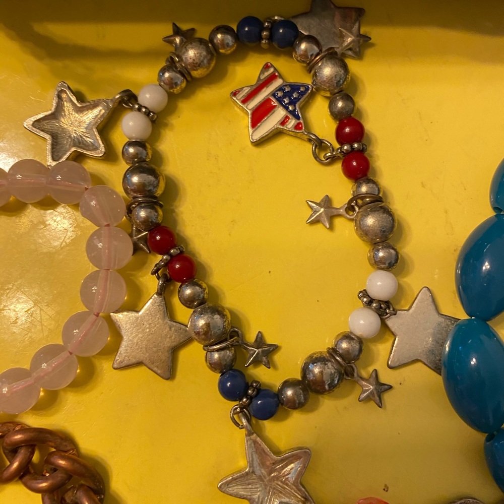 Ten bracelets including thin bangle set. - Picture 9 of 11